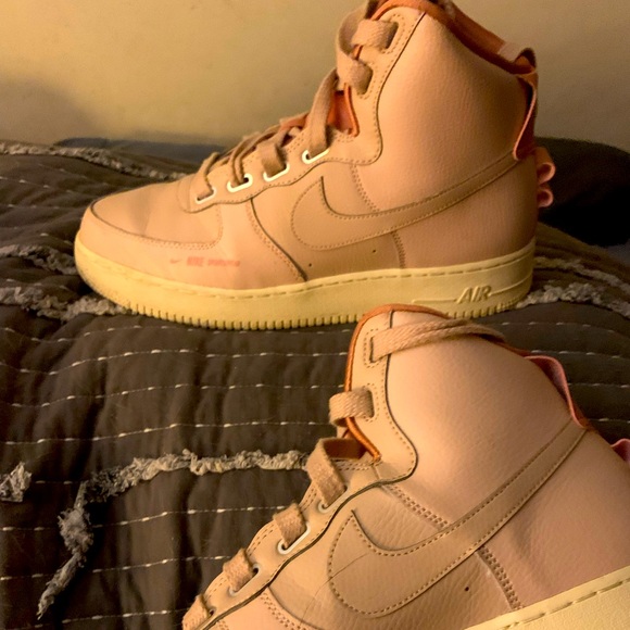 Women’s Nike Air Force 1 - Picture 1 of 5